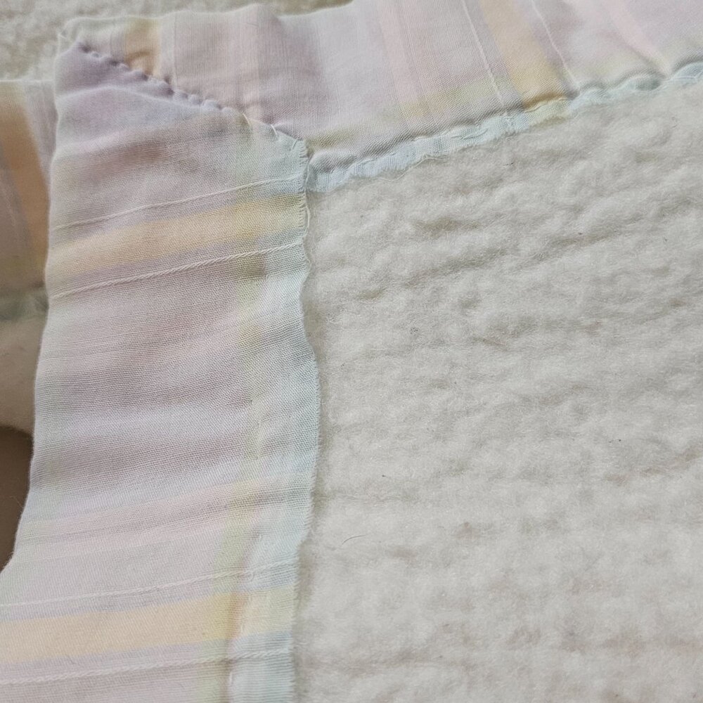 Quiltex Baby Blanket Mouse Medallion white acrylic with pastel colors vtg 50" lo - Picture 8 of 9